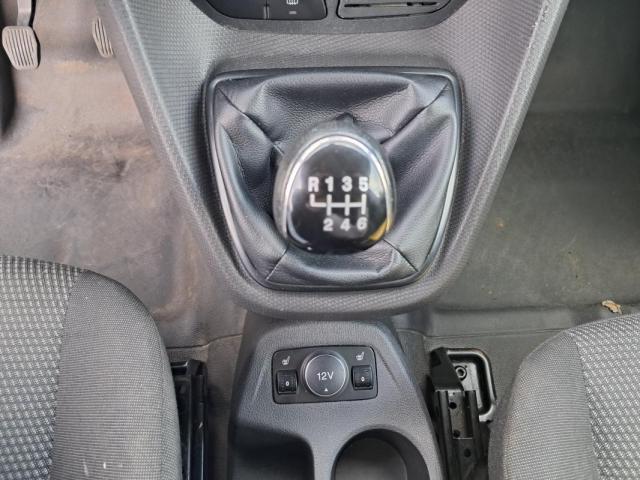 Ford Transit Connect image 8
