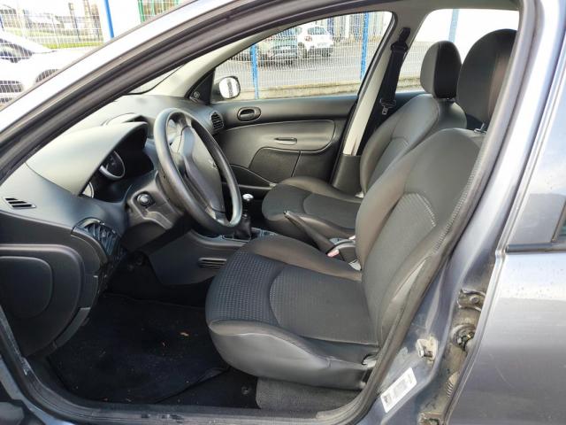 Peugeot 206+ image 8