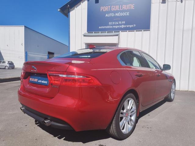 Jaguar Xe image 2