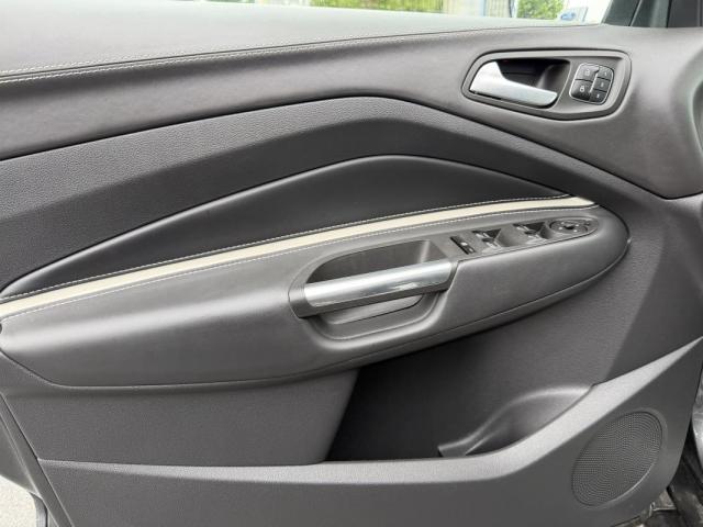 Ford Kuga image 1