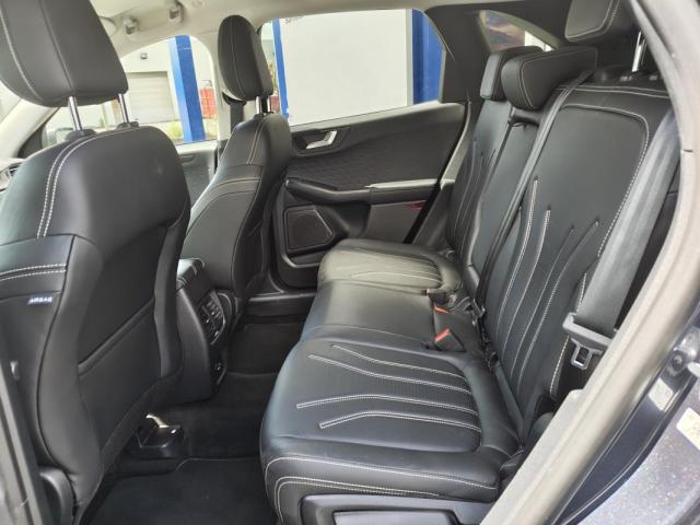 Ford Kuga image 3