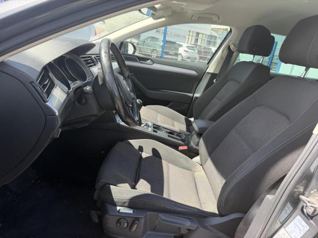 Volkswagen Passat Sw image 2