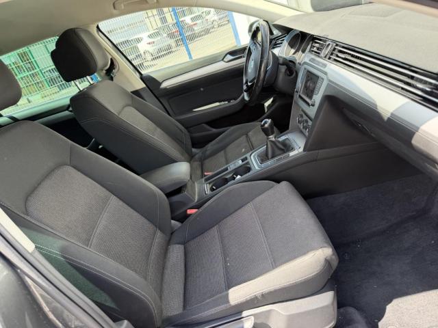 Volkswagen Passat Sw image 5