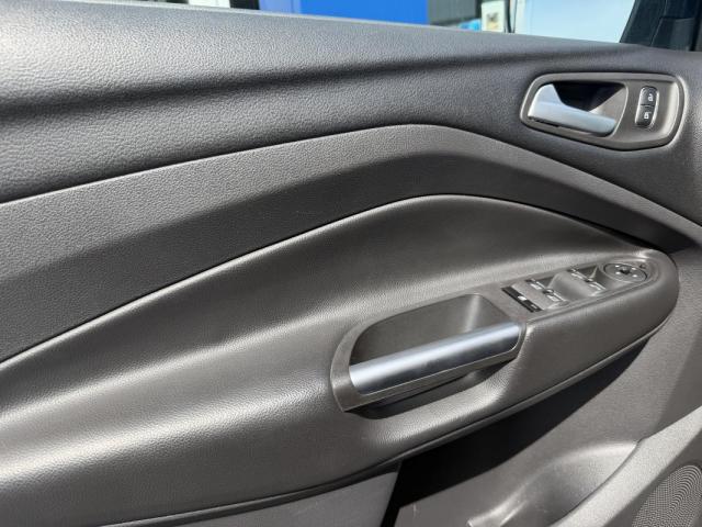 Ford Kuga image 2