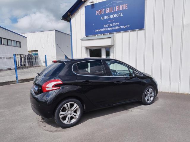 Peugeot 208 image 2