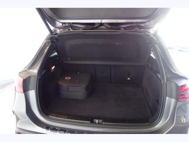 Mercedes Benz Eqa image 7