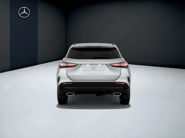 Mercedes Benz Gla image 8