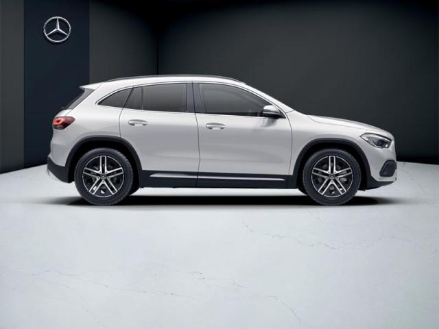 Mercedes Benz Gla image 2