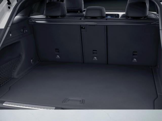 Mercedes Benz Eqc image 6