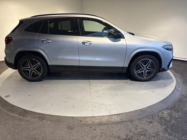 Mercedes Benz Eqa image 6