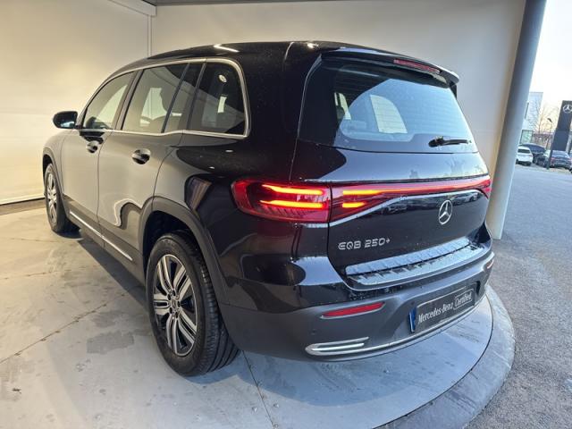 Mercedes Benz Eqb image 3