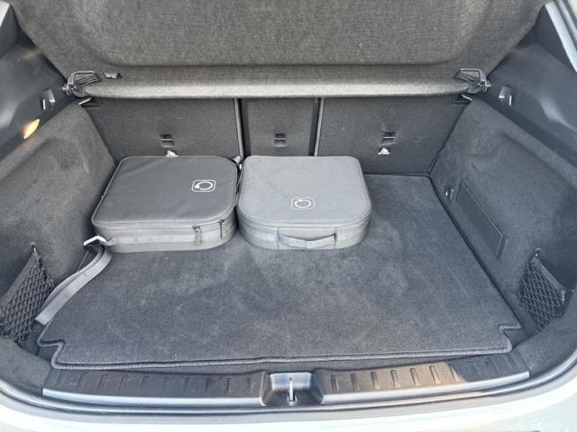 Mercedes Benz Eqa image 8