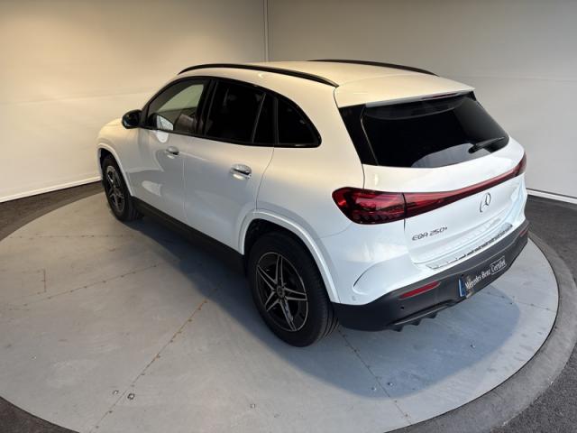 Mercedes Benz Eqa image 2