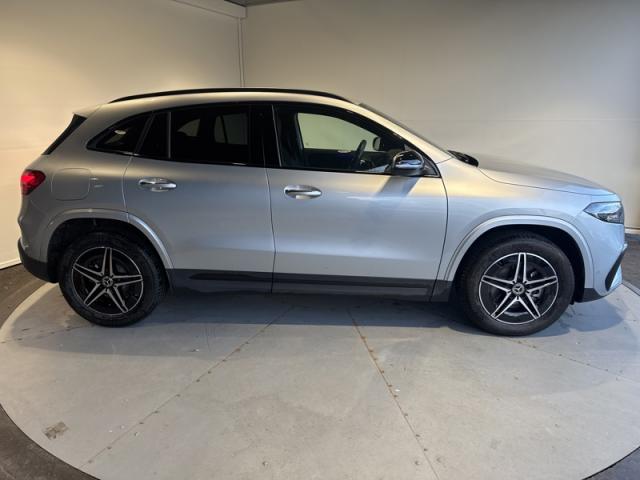 Mercedes Benz Eqa image 9