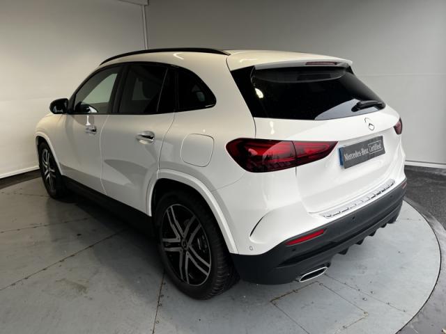 Mercedes Benz Gla image 1