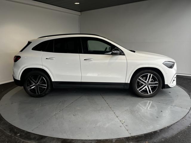 Mercedes Benz Gla image 2