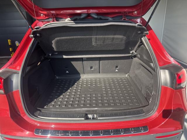 Mercedes Benz Gla image 1