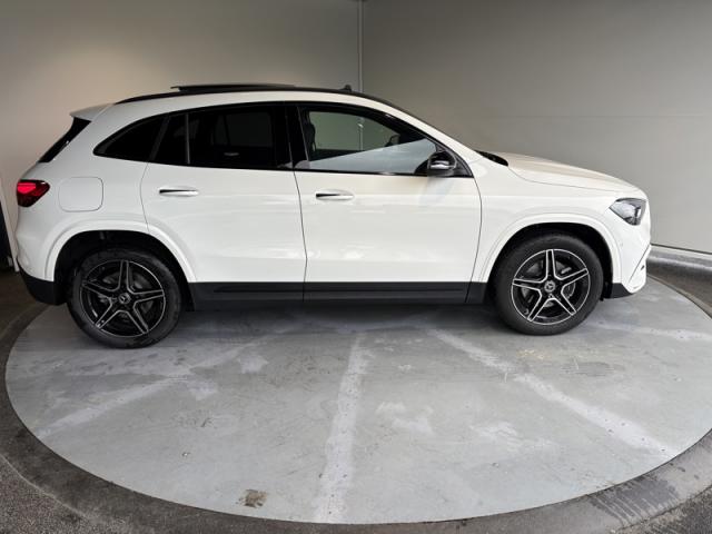 Mercedes Benz Gla image 8