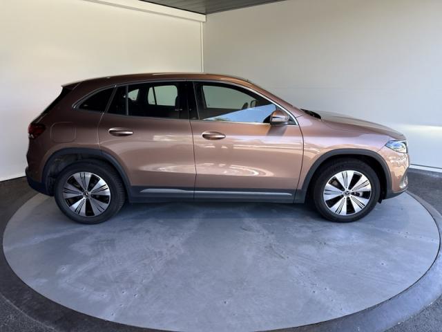 Mercedes Benz Eqa image 9