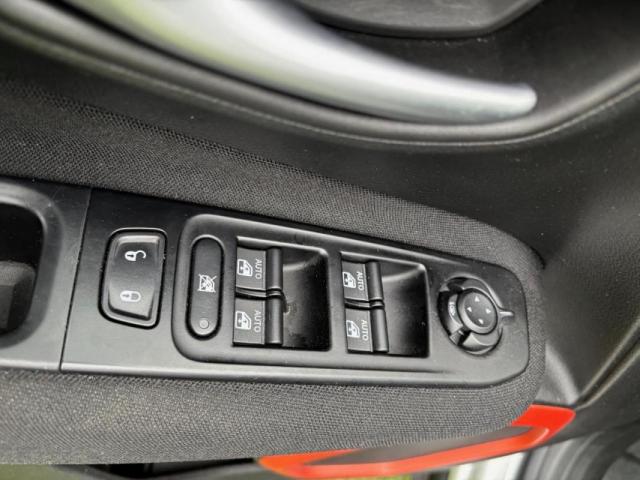 Jeep Renegade image 9