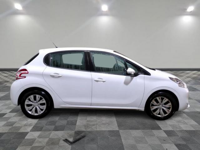 Peugeot 208 image 9