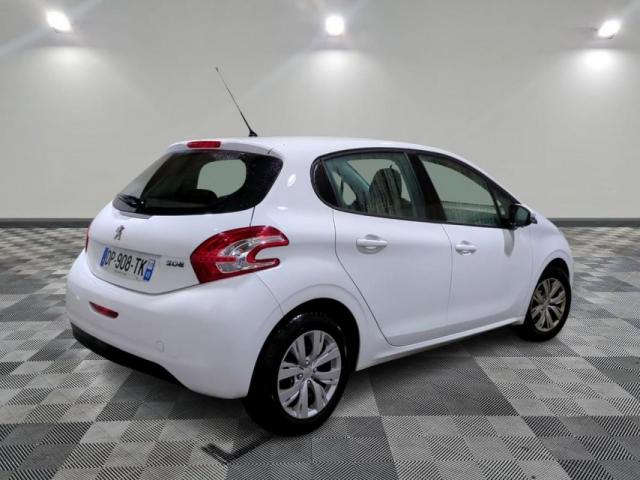 Peugeot 208 image 1