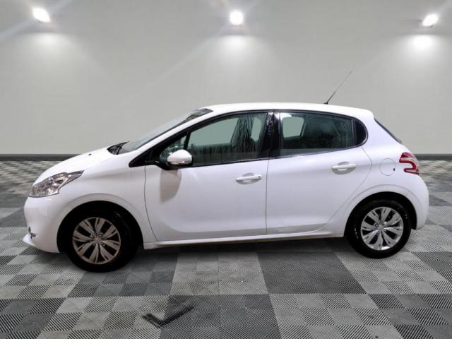 Peugeot 208 image 6