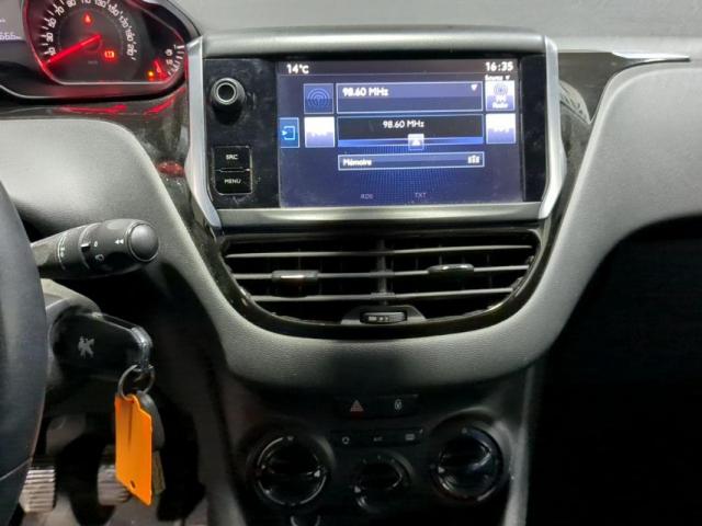 Peugeot 208 image 1