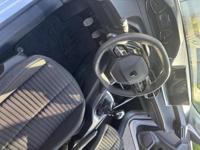 Peugeot 208 image 7