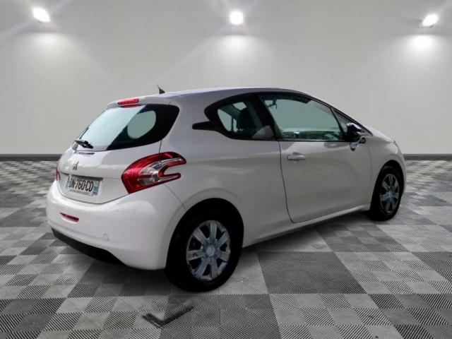 Peugeot 208 image 1