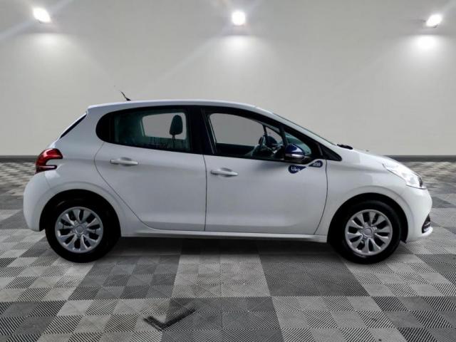 Peugeot 208 image 2