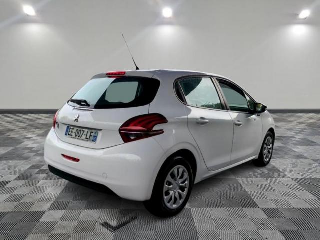 Peugeot 208 image 3