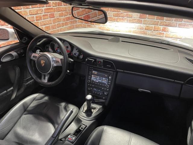Porsche 911 image 8