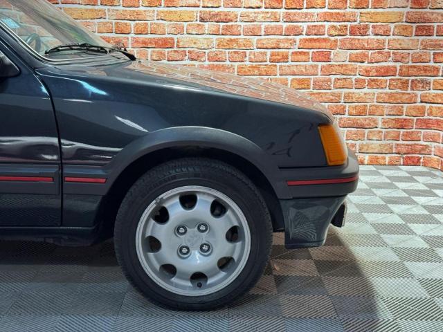 Peugeot 205 image 4