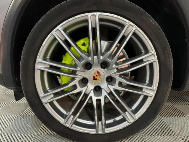 Porsche Cayenne image 9