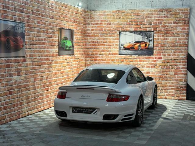 Porsche 911 image 2