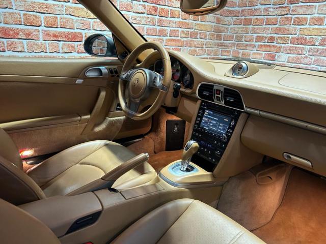 Porsche 911 image 9