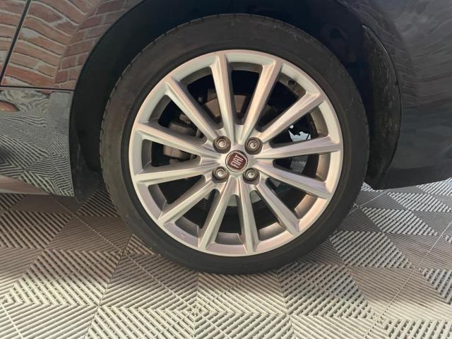 Fiat 124 Spider image 2