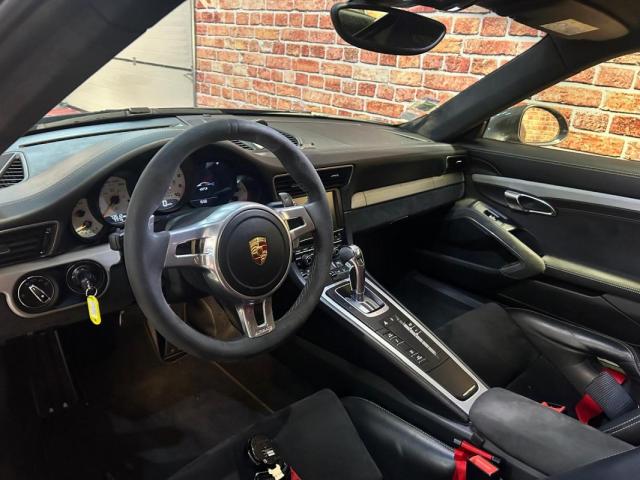 Porsche 911 image 8