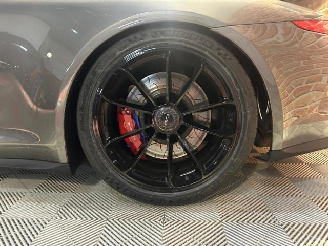 Porsche 911 image 9