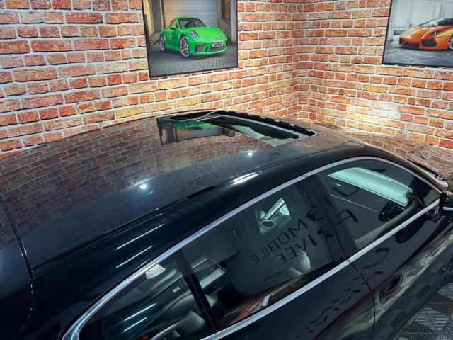 Porsche Panamera image 2