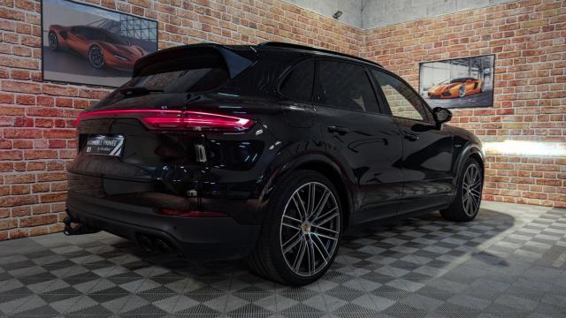 Porsche Cayenne image 2