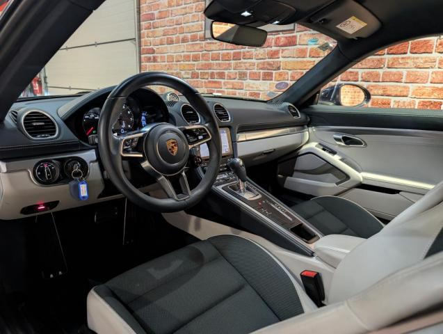 Porsche 718 Cayman image 4