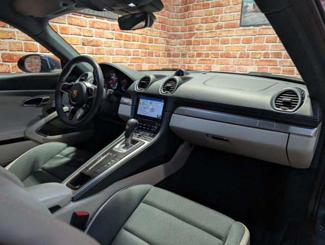 Porsche 718 Cayman image 8