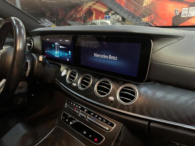 Mercedes Benz E 300 image 8