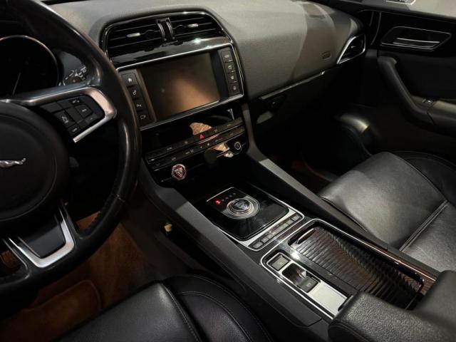 Jaguar F-Pace image 3
