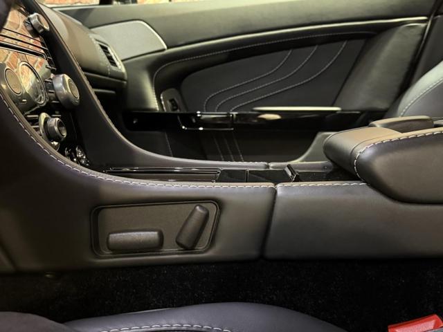 Aston Martin V8 Vantage image 3