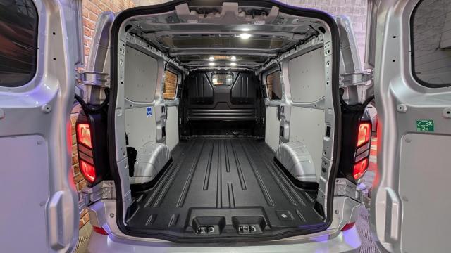 Ford Transit Custom image 9