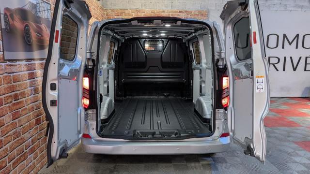 Ford Transit Custom image 2