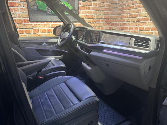 Volkswagen Multivan image 1